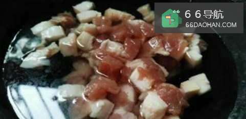 家常菜红烧肉炖土豆是怎样做的