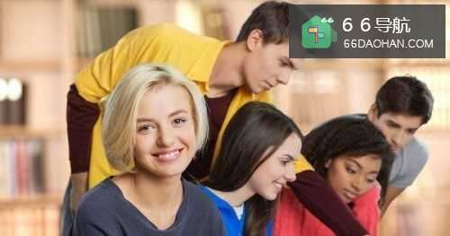 同一天进入职场的同事却在工作中为难自己如何做