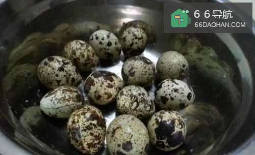 超简易的盐焗鹌鹑蛋，宵夜早餐很很赞