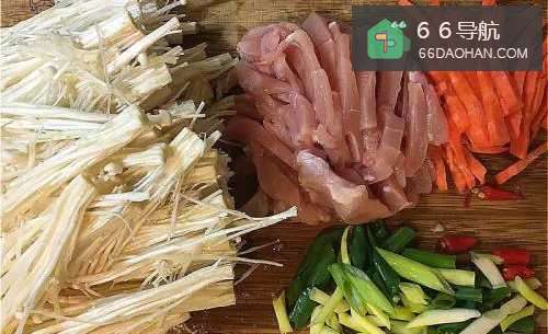怎么样做鸡胸炒金针菇