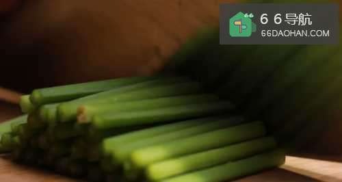 韭菜炒墨鱼仔，经典爽口下酒菜，高营养低脂肪
